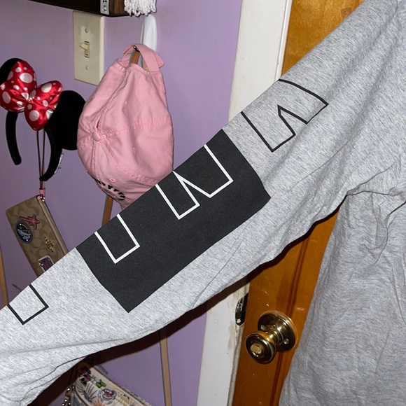 Large PINK Victoria secret long sleeve shirt - Picture 5 of 7